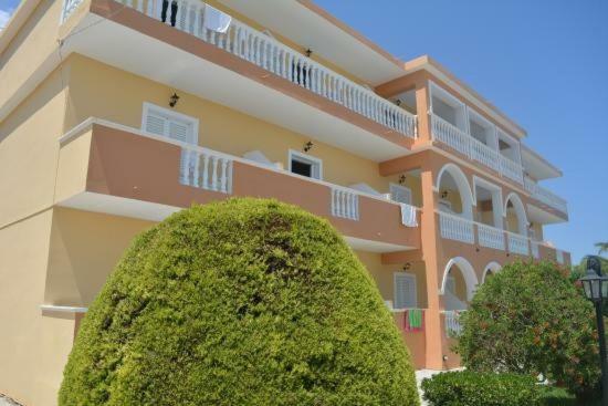 Derekas Studios & Apartments Laganas Exterior photo